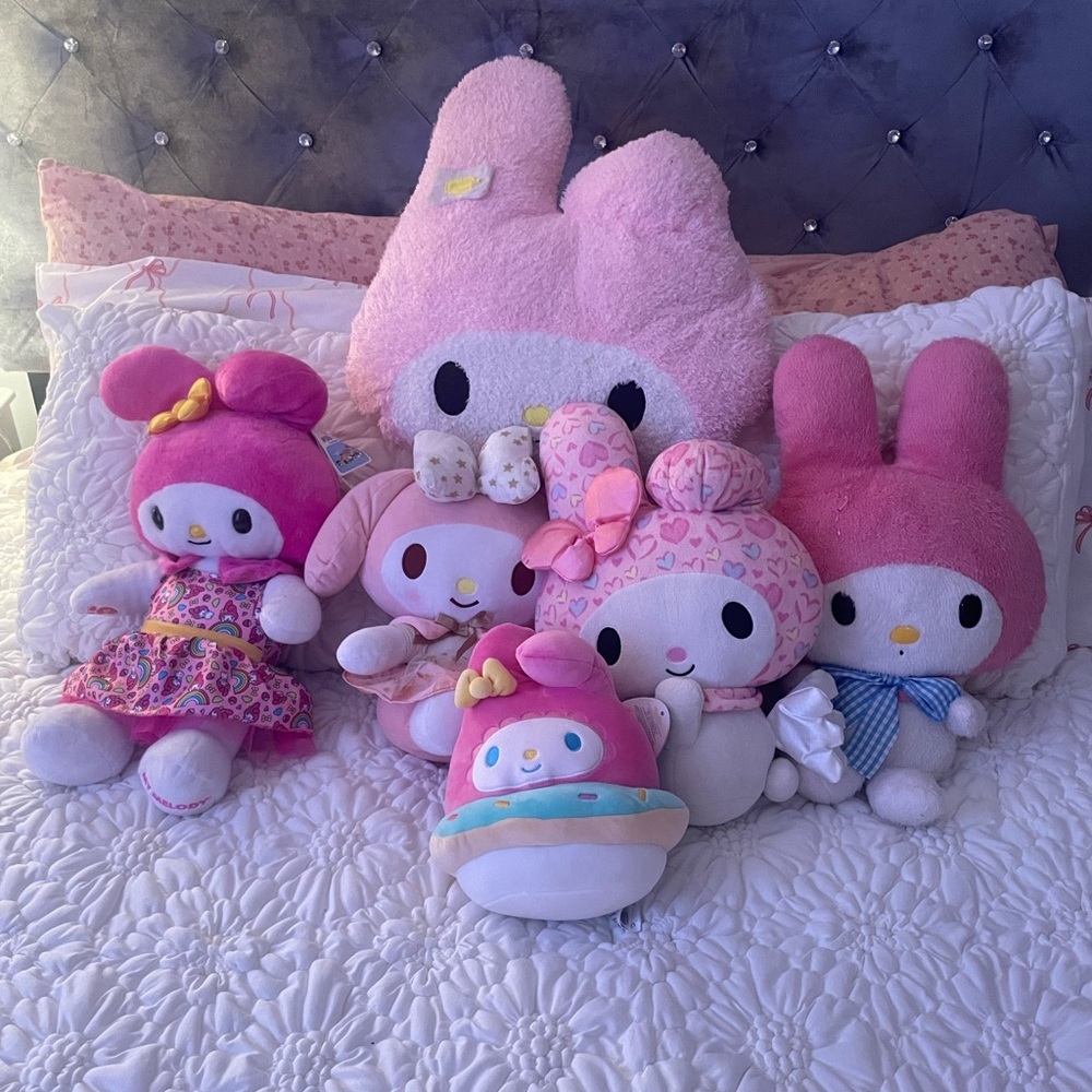 My Melody Plush Set. - Picture 1 of 7